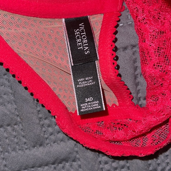 VICTORIA'S SECRET Very Sexy Tee Lace Push-Up Front-Close Bra - 34D - Picture 3 of 5